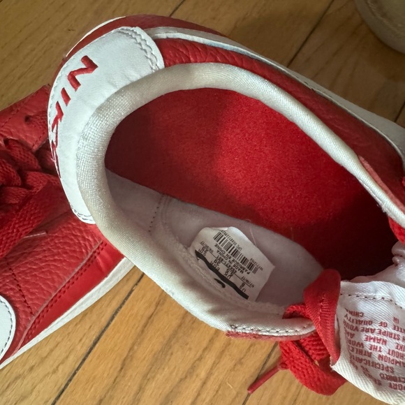 Nike Women’s Sneakers - Picture 4 of 5